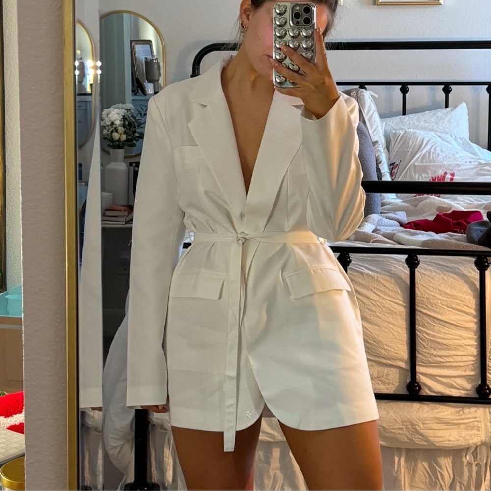 Chic White Belted Blazer Dress